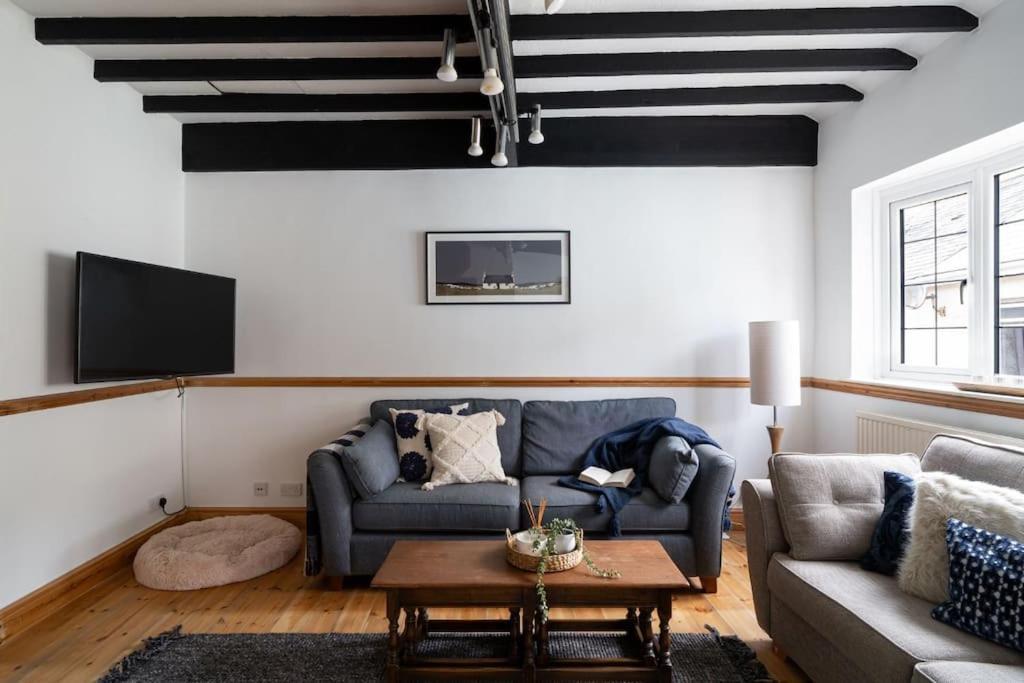 Classy Two Bed - Close To Town Centre & Ferienhaus